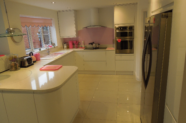 Larissa Handleless kitchen 