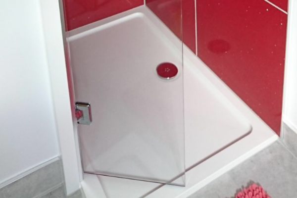 Red granite shower tiles and tray